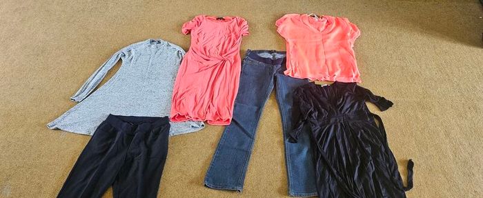 Maternity clothes size 8-10