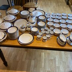 Dinner Service - China - Royal Grafton - 130 Pieces