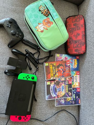 Nintendo Switch  - Pro Controller + 5 Games
