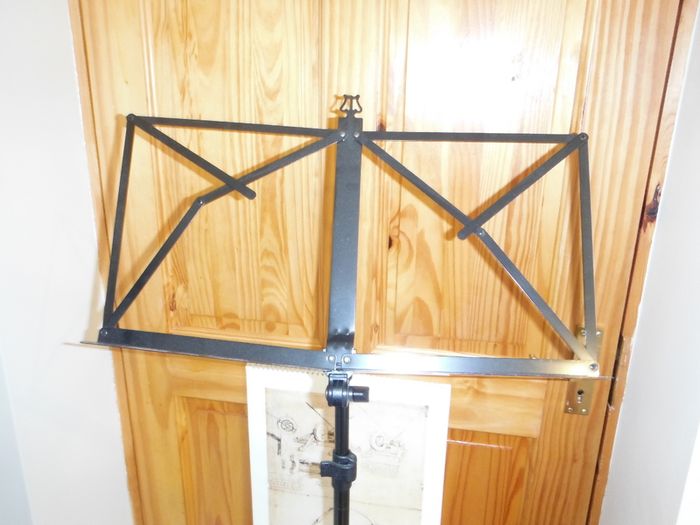 Metal sheet music stand