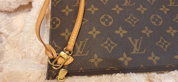 Louis Vuitton Neverfull Pouch Authentic