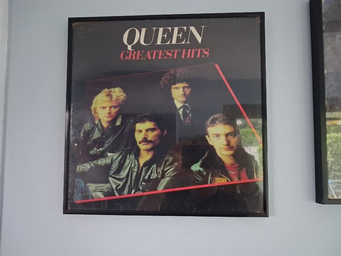 Queen FRAMED ALBUM - Greatest Hits - 1981 - framed album cover