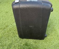 Large Samsonite suitcase