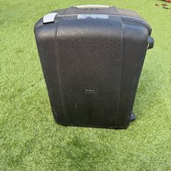Large Samsonite suitcase