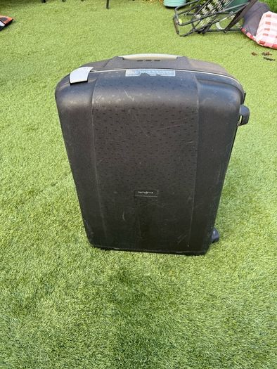 Large Samsonite suitcase