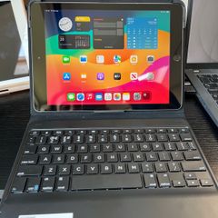 Apple iPad 6th Generation + ZAGG Keyboard Case & Stylus