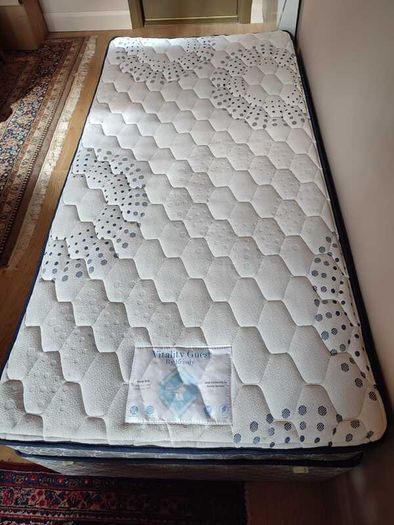 Single guest bed - with trundle