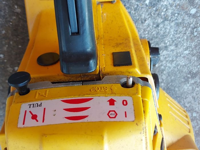 Petrol Chainsaw in like new condition,  Blade & motor, See Pictures