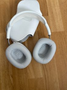AirPod max 1st gen ( lightning )