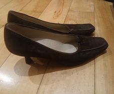 Lotus Brown Suede Leather Kitten heels
