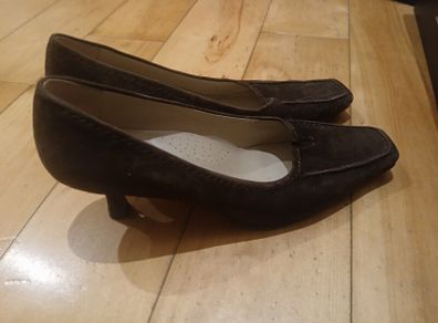 Lotus Brown Suede Leather Kitten heels