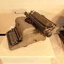 Royal KMG typewriter Image 3