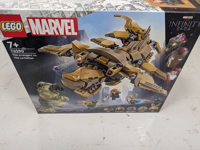 76290 avengers Vs the leviathan