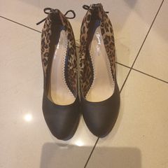 Creamy Moda  Shoes.   S.40- 6.5-7. NEW.