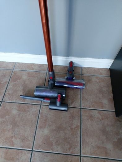 Dyson V10