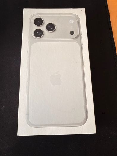 iPhone 17 Pro Max Silver 256GB - Unlocked - Good Working Condition (with box)