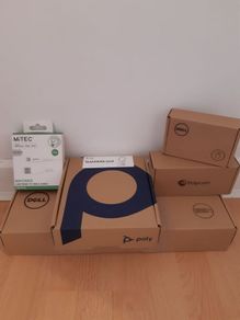 Electronics - Selection of TECH and a Wall Mounted Monitor Bracket/Stand