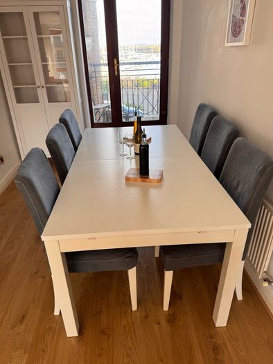 extendable dining table & 6 chairs