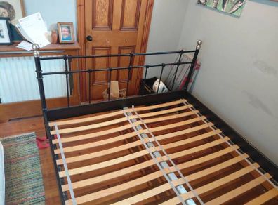 ikea iron bed and mattresse