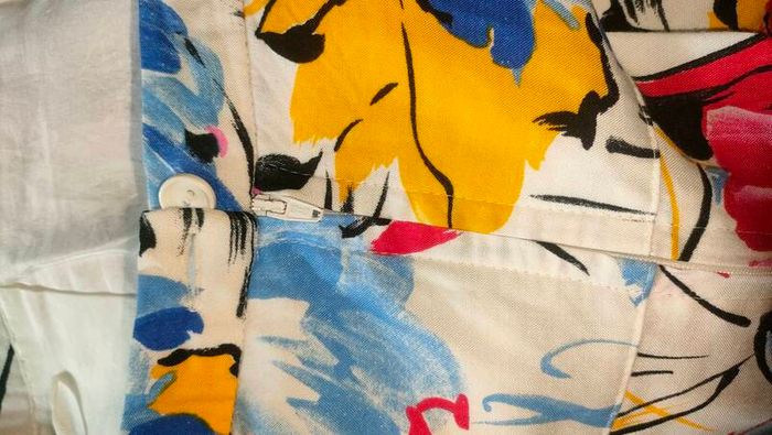Vintage 80s 90s  floral Midi skirt size small