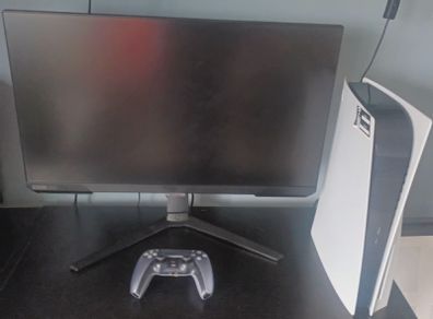 Playstation 5 & Samsung Monitor