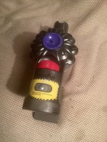 Dyson   V7