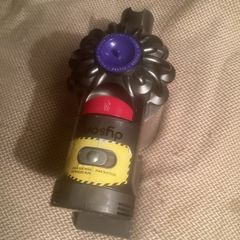 Dyson   V7