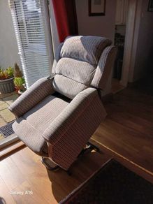 Windsor Lift and Rise Recliner Armchair