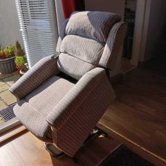Windsor Lift and Rise Recliner Armchair