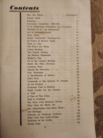 The Irish Countrywoman Official Year Book 1963-1964. Bantrace Na Tuata. Paperback In Good Condition.