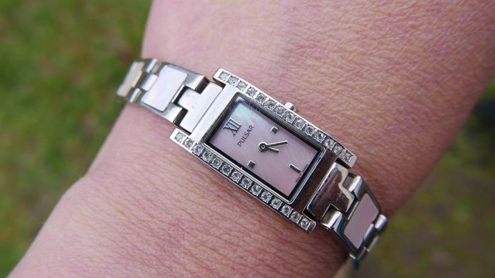 Pulsar 1N00-X150 Ladies St/Steel Quartz Watch, Articulated Bracelet, New Battery (like New)