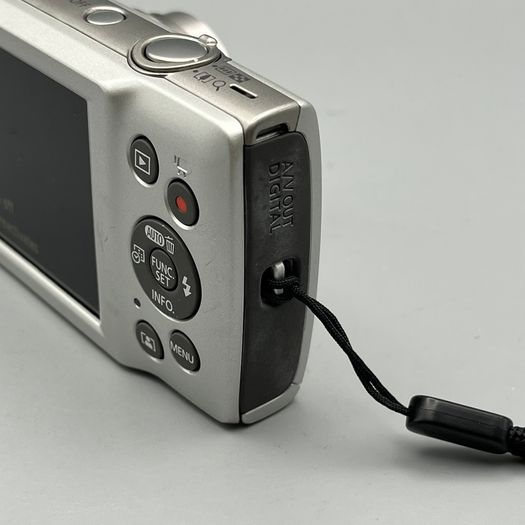 Canon IXUS 185 20MP Digital Camera Silver - Full Kit