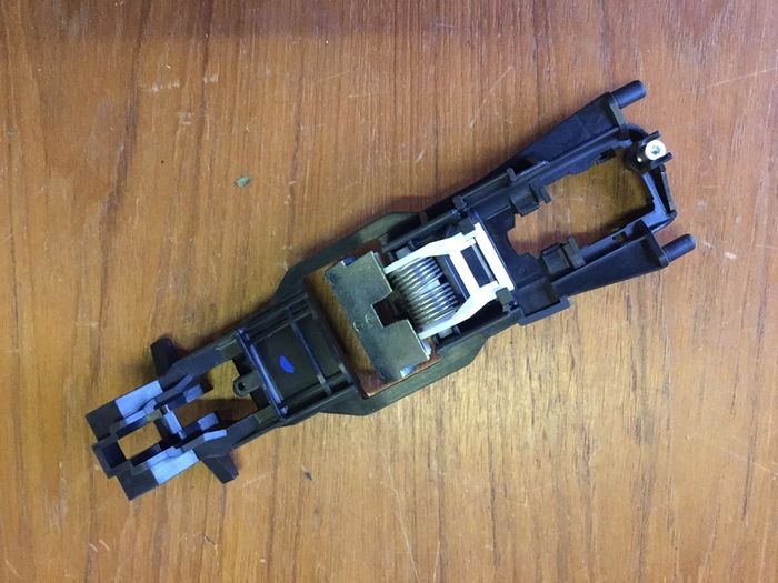 RH Front Door Handle Support (Mercedes C Class W203)