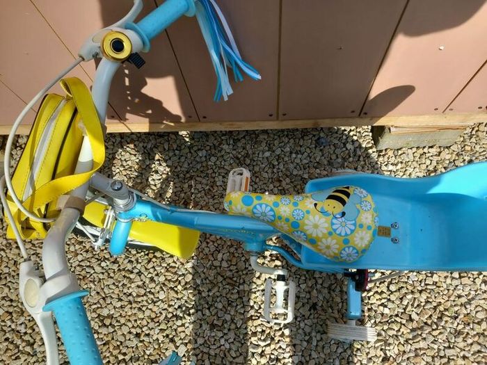 Kids honeybee bike size 12 inch wheels