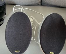 2 standing or wall mounted Kef speakers