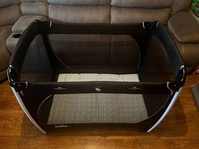 JOLE Excursion Change & Bounce Travel Cot