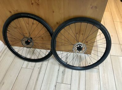 Alex rims 700 x 32 mm tyres, rotors 160mm
