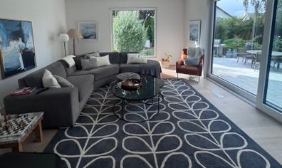 Large Handmade 100% Wool Rug  2.74  3.66 m