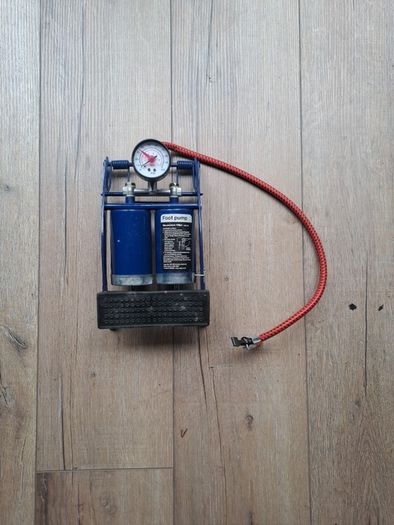 Foot pump twin cylinder