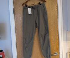 Zara Jade Green Jogger Fit Trousers.   S. L. -16.   B.N.W.T.