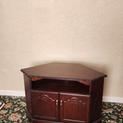 Rossmore corner cabinet