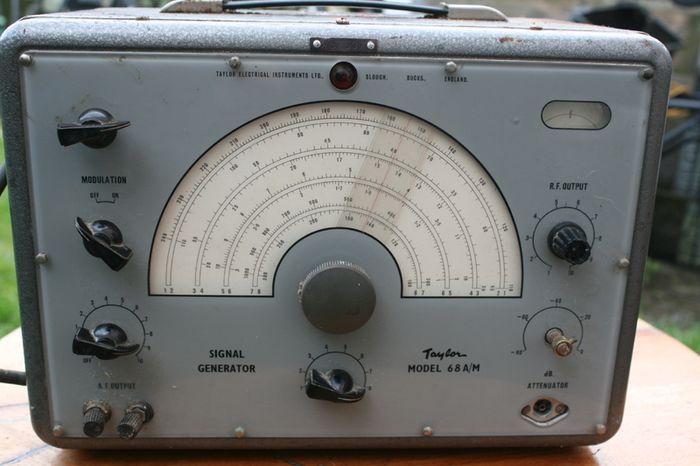 Taylor Model 68A/M Signal Generator vintage electrical service test kit 1960s