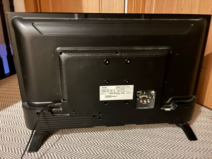 Toshiba tv great working condition 32 inch