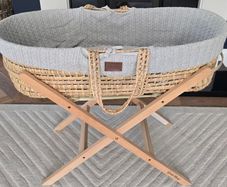 Little green sheep Moses basket and stand