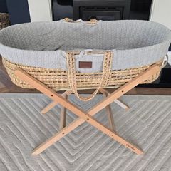 Little green sheep Moses basket and stand