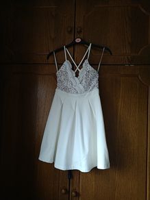 hen/white dress