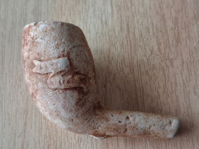 Lot of vintage clay pipe bowls