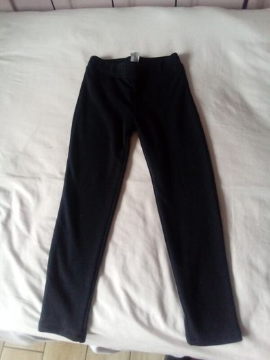 Girls uniform aged 5-6 yes old
