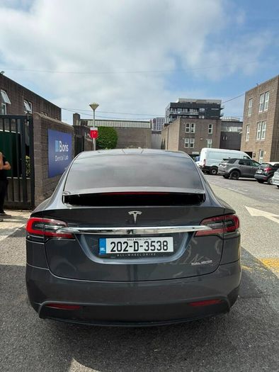Tesla Model X 2020 - 6 Seaters