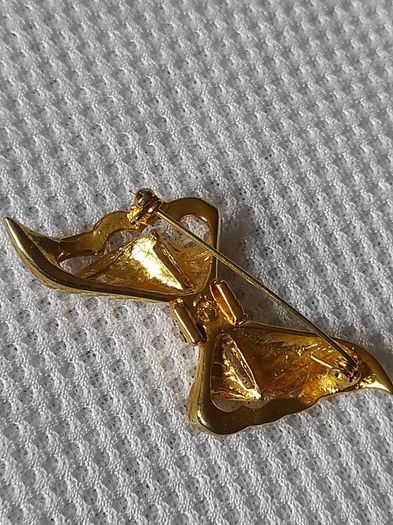 brooch
